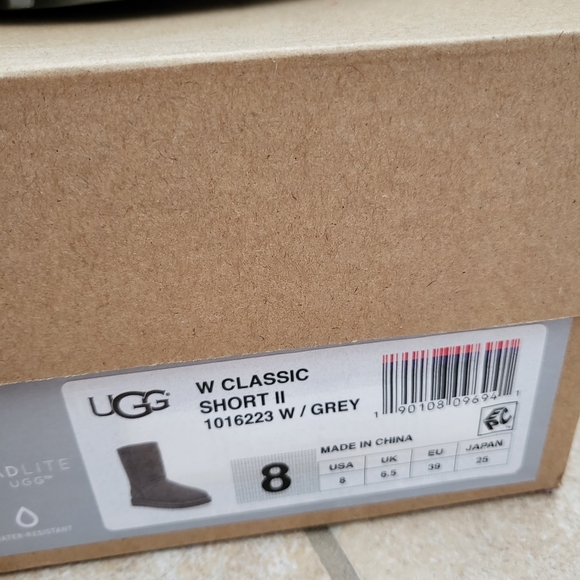 UGG Classic Short II size 8 - Picture 5 of 6